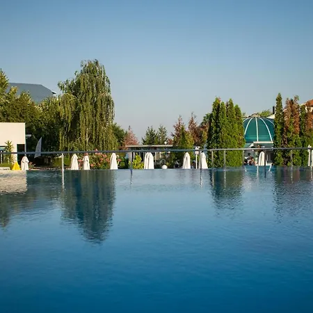 호텔 Sineva Park 4*